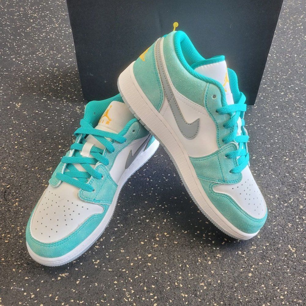 Nike Air Jordan 1 Low GS New Emerald Size 6.5Y/8W DO8244-301 - Picture 5 of 8